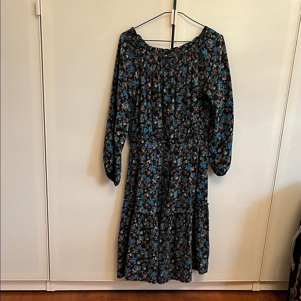 Club Monaco 100% silk Dark Floral Long Sleeve Dress